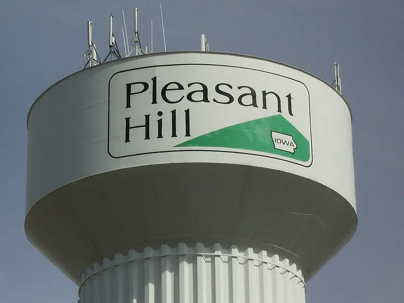 Pleasant Hill water tower painted with the city name and a green hill logo